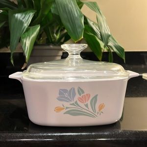 "Friendship Floral" 1.5 Quart Square Casserole with Lid (Corelle)